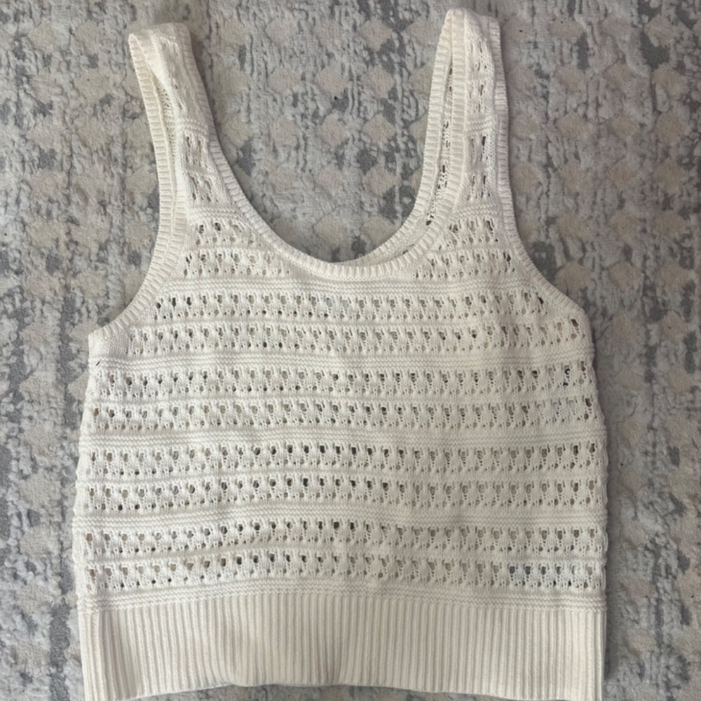 Super cute ~ Crafted crop top ~ New with tags ~ L